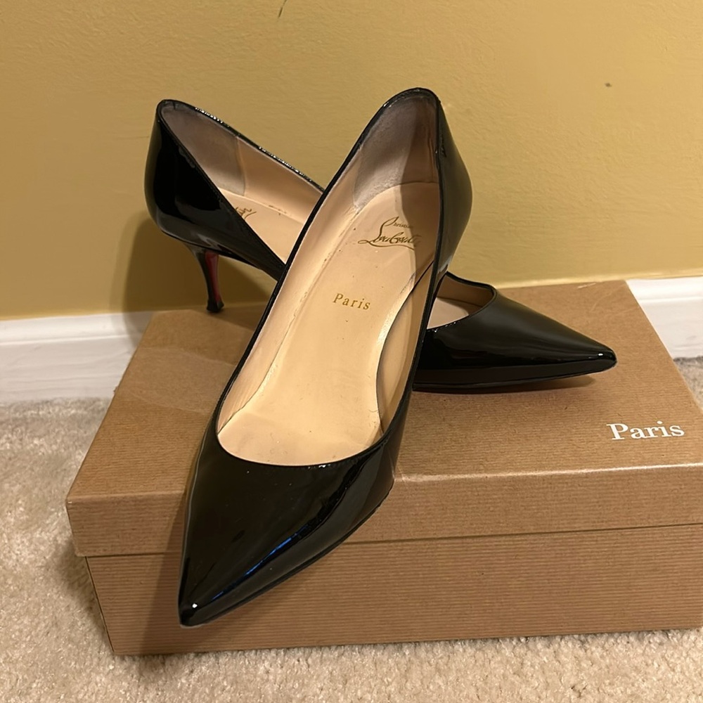 Christian Louboutin Pigalle Follies 55 patent… 2”kitten heel 40.5, fits 9.5
